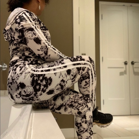 Tracksuit - Picture 1 of 7